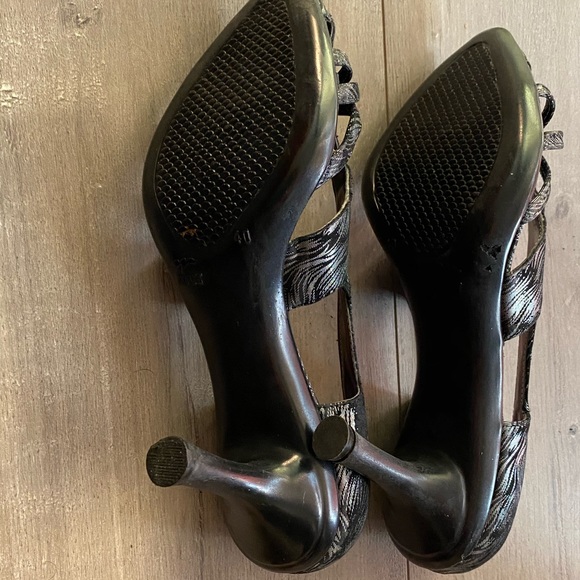 A Few Shoess - Picture 7 of 8